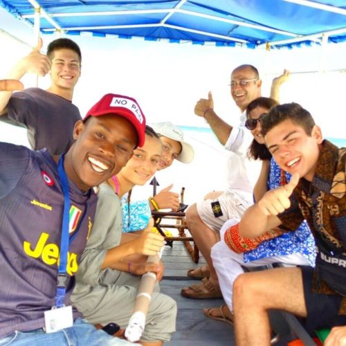 Fabio Zanzibar Tour con turisti in barca - zanzibar-tour.it